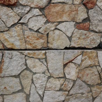 MURO CONTENIMENTO FINUTURA CON PIETRE